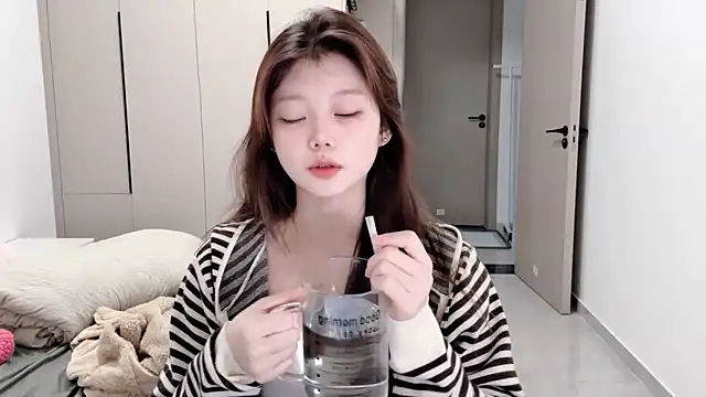 Snapshot of yangyang-1115 chatting on October 2025 04:54:01 AM yangyang-1115 online show from October 2025 04:54:01 AM