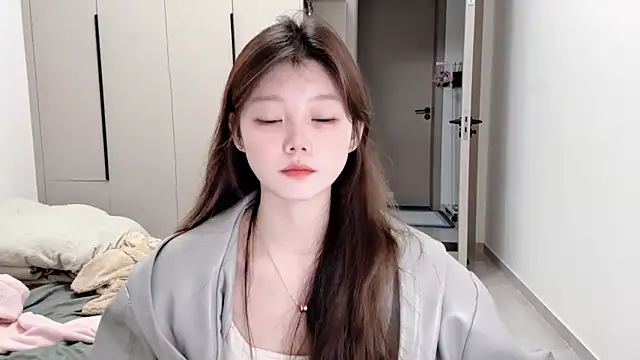 Snapshot of yangyang-1115 chatting on October 2025 04:12:01 AM yangyang-1115 online show from October 2025 04:12:01 AM