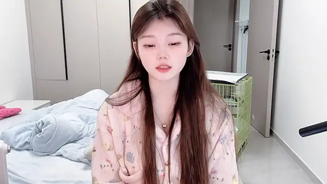 Snapshot of yangyang-1115 chatting on October 2025 05:52:01 AM yangyang-1115 online show from October 2025 05:52:01 AM