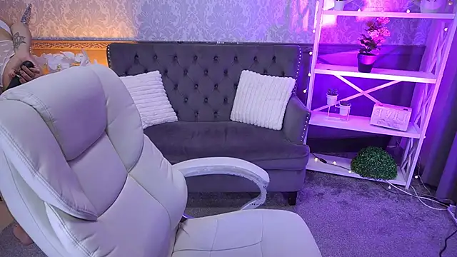 Snapshot of DreamyLinaa chatting on March 2026 07:44:01 AM DreamyLinaa online show from March 2026 07:44:01 AM