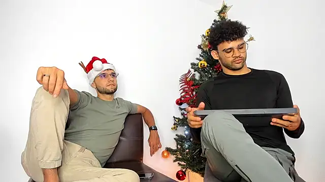 andrewChris  online show from November 2025 12:36:01 AM