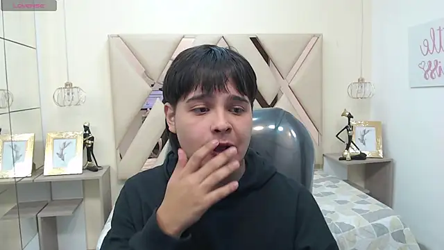 Snapshot of AndrewPherson chatting on January 2025 01:52:02 PM AndrewPherson online show from January 2025 01:52:02 PM