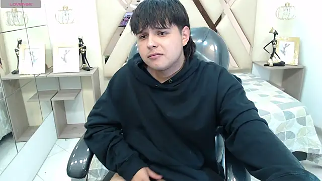 Snapshot of AndrewPherson chatting on January 2025 04:55:01 PM AndrewPherson online show from January 2025 04:55:01 PM