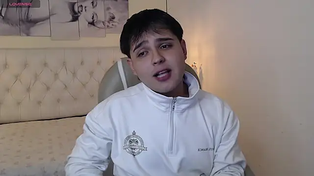 Snapshot of AndrewPherson chatting on January 2025 03:18:01 AM AndrewPherson online show from January 2025 03:18:01 AM