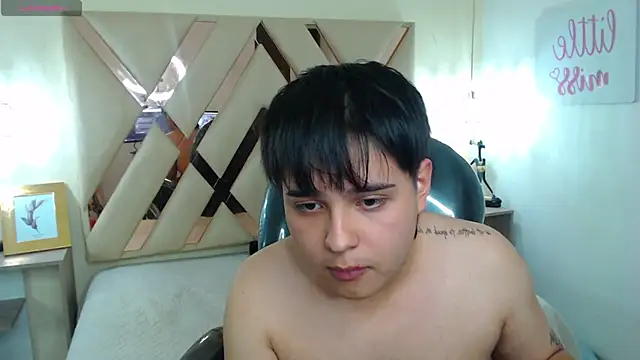 Snapshot of AndrewPherson chatting on January 2025 02:17:02 PM AndrewPherson online show from January 2025 02:17:02 PM