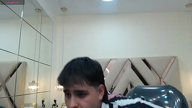 Snapshot of AndrewPherson chatting on January 2025 07:00:02 PM AndrewPherson online show from January 2025 07:00:02 PM