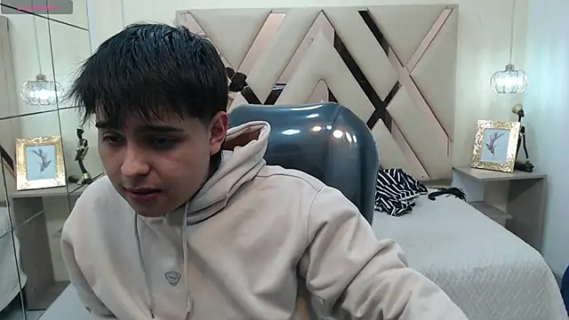 Snapshot of AndrewPherson chatting on February 2025 12:16:01 PM AndrewPherson online show from February 2025 12:16:01 PM