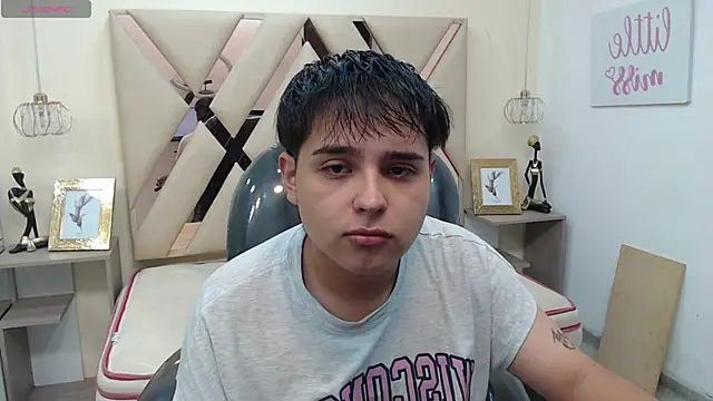 Snapshot of AndrewPherson chatting on February 2025 12:00:01 PM AndrewPherson online show from February 2025 12:00:01 PM