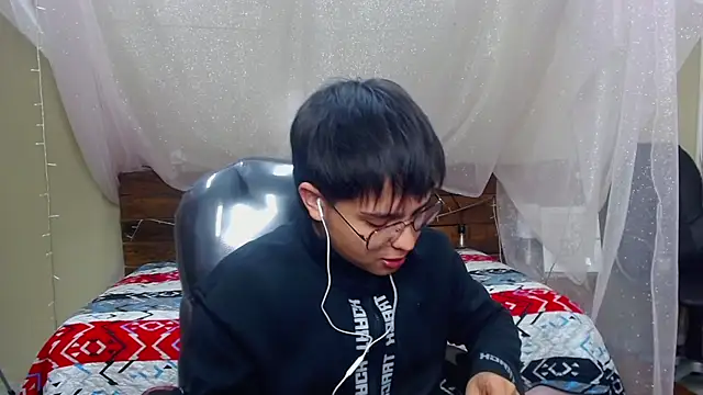 Snapshot of AndrewPherson chatting on February 2025 12:28:01 PM AndrewPherson online show from February 2025 12:28:01 PM