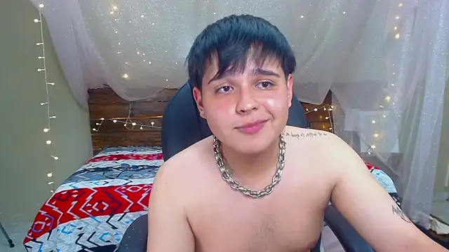 Snapshot of AndrewPherson chatting on February 2025 06:33:01 PM AndrewPherson online show from February 2025 06:33:01 PM