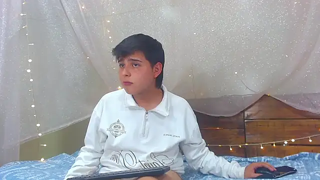 Snapshot of AndrewPherson chatting on February 2025 06:13:02 PM AndrewPherson online show from February 2025 06:13:02 PM