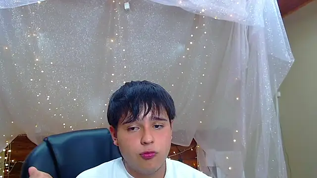 Snapshot of AndrewPherson chatting on February 2025 12:03:02 PM AndrewPherson online show from February 2025 12:03:02 PM