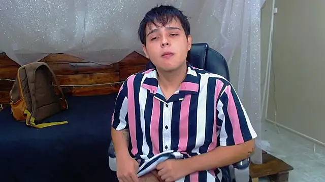 Snapshot of AndrewPherson chatting on March 2025 12:23:01 PM AndrewPherson online show from March 2025 12:23:01 PM