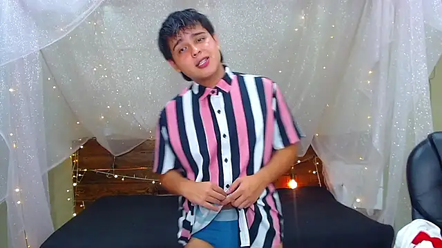 Snapshot of AndrewPherson chatting on March 2025 06:32:01 PM AndrewPherson online show from March 2025 06:32:01 PM