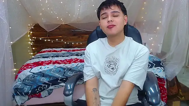 Snapshot of AndrewPherson chatting on March 2025 12:23:02 PM AndrewPherson online show from March 2025 12:23:02 PM