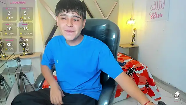 Snapshot of AndrewPherson chatting on September 2025 12:40:02 PM AndrewPherson online show from September 2025 12:40:02 PM