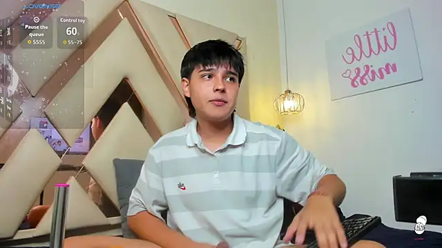 Snapshot of AndrewPherson chatting on September 2025 01:14:02 PM AndrewPherson online show from September 2025 01:14:02 PM