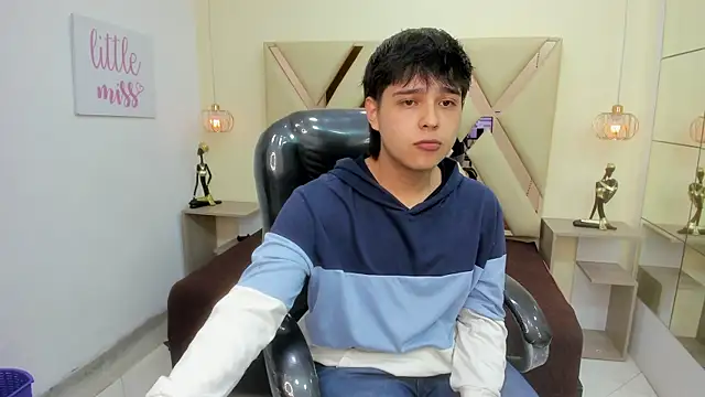 Snapshot of AndrewPherson chatting on April 2026 12:22:01 PM AndrewPherson online show from April 2026 12:22:01 PM