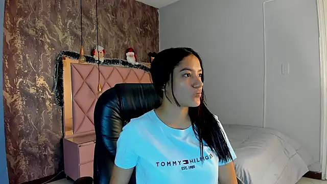 Snapshot of SKYLERWHIITEE chatting on December 2024 03:20:01 AM SKYLERWHIITEE online show from December 2024 03:20:01 AM