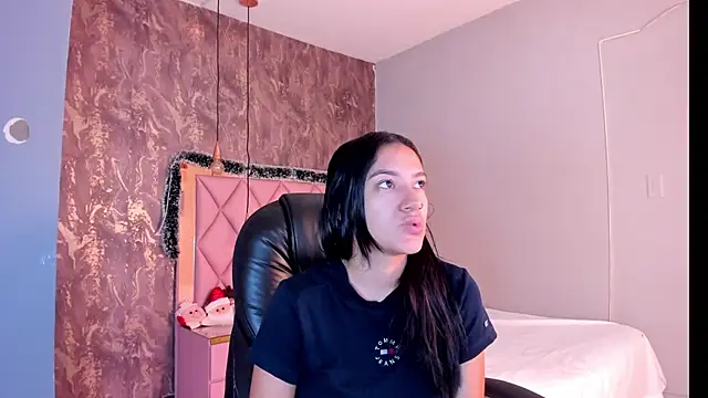 Snapshot of SKYLERWHIITEE chatting on December 2024 09:12:01 AM SKYLERWHIITEE online show from December 2024 09:12:01 AM