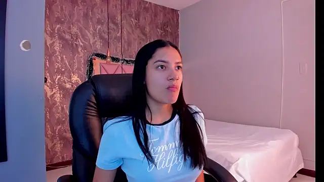 Snapshot of SKYLERWHIITEE chatting on December 2024 02:54:01 AM SKYLERWHIITEE online show from December 2024 02:54:01 AM