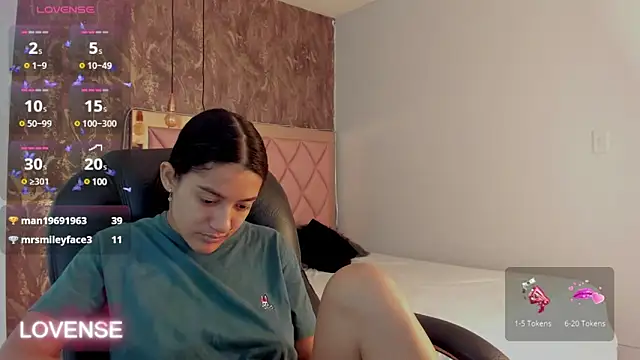 Snapshot of SKYLERWHIITEE chatting on February 2025 05:41:02 AM SKYLERWHIITEE online show from February 2025 05:41:02 AM