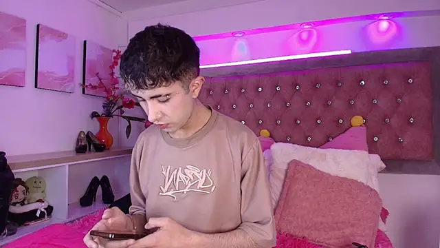 Noah Xitruxx online show from October 2025 12:38:01 PM