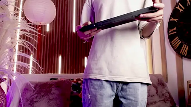 Noah Xitruxx online show from December 2025 12:45:01 PM