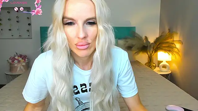 Snapshot of Lana_kitty__ chatting on September 2025 09:15:01 PM Lana kitty   online show from September 2025 09:15:01 PM