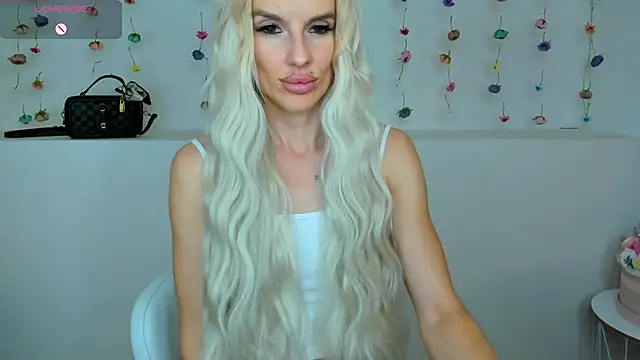 Snapshot of Lana_kitty__ chatting on September 2025 10:12:02 PM Lana kitty   online show from September 2025 10:12:02 PM