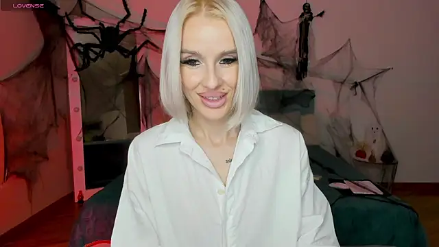 Snapshot of Lana_kitty__ chatting on October 2025 11:20:02 PM Lana kitty   online show from October 2025 11:20:02 PM