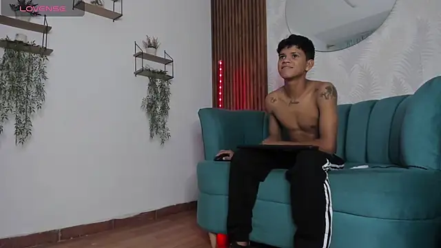 Jeffry wolvess online show from January 2025 12:00:01 PM