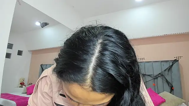 Giselle Roldan online show from October 2025 04:01:01 AM