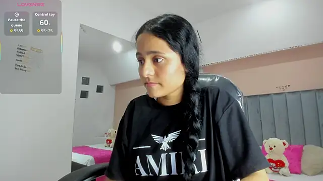 Giselle Roldan online show from November 2025 03:17:01 AM