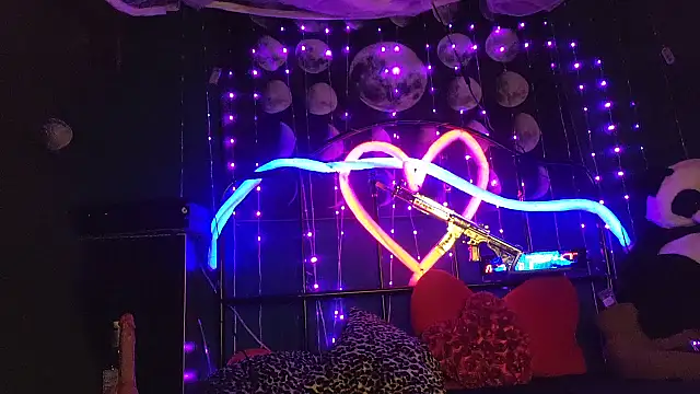 anonymouszN online show from November 2025 09:06:01 PM