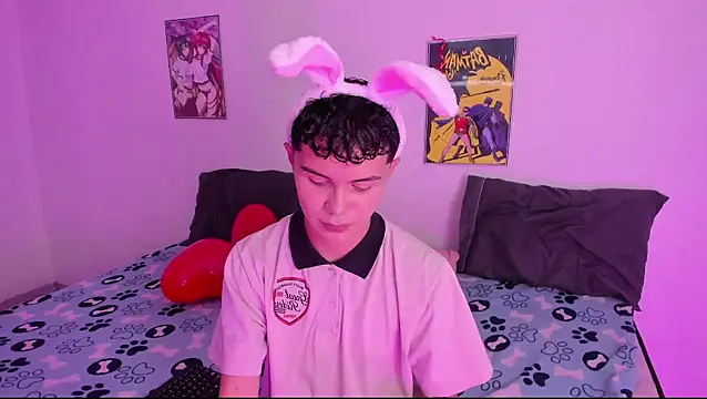 crushnier online show from February 2025 06:04:02 PM