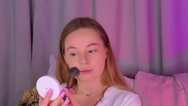 BeatriceEsmont online show from September 2025 07:38:01 PM