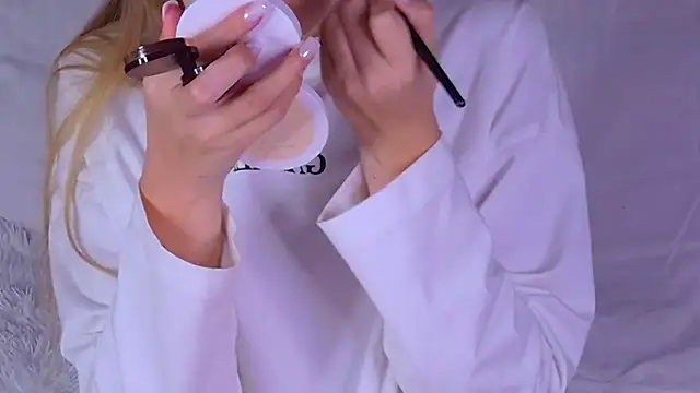 BeatriceEsmont online show from October 2025 07:20:01 PM