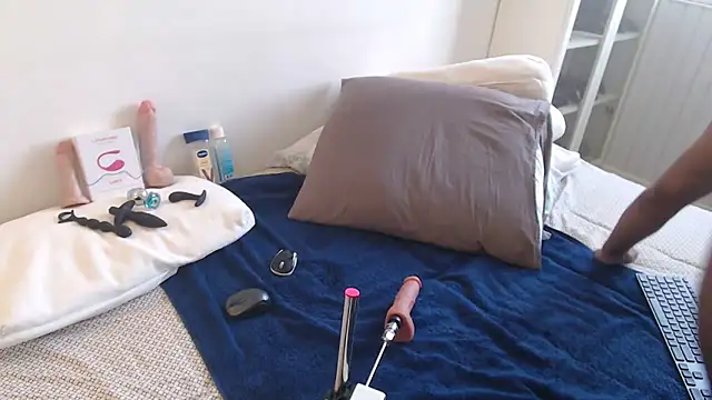 Snapshot of fiitboycam chatting on April 2026 10:42:01 AM fiitboycam online show from April 2026 10:42:01 AM