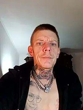 Snapshot of Tattooguy_86 chatting on December 2025 10:59:02 PM Tattooguy 86 online show from December 2025 10:59:02 PM