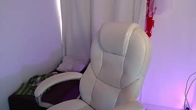 Snapshot of Xileny-Halliwey chatting on November 2025 07:57:02 PM Xileny-Halliwey online show from November 2025 07:57:02 PM