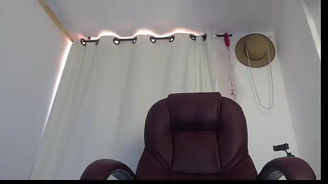 Xileny-Halliwey online show from February 2026 03:59:01 PM