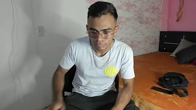 alessandro 2005 online show from February 2025 07:10:02 PM