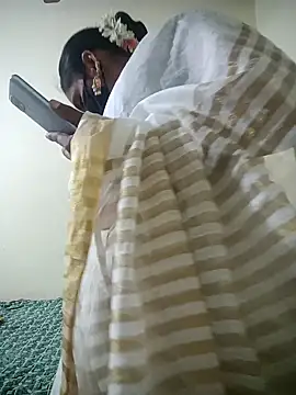 Snapshot of Cute-chinny chatting on January 2025 04:48:02 PM Cute-chinny online show from January 2025 04:48:02 PM