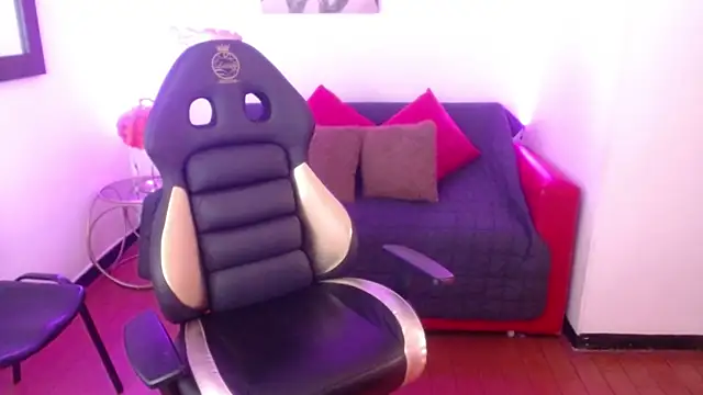 Lili Gomez  online show from February 2025 04:39:02 PM