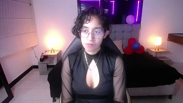 Lili Gomez  online show from March 2025 12:58:02 PM