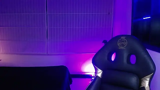 Lili Gomez  online show from November 2025 01:34:01 PM