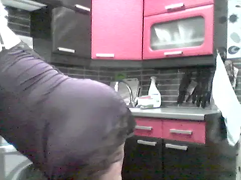 Snapshot of Lisa_Suzie chatting on April 2026 07:07:02 PM Lisa Suzie online show from April 2026 07:07:02 PM