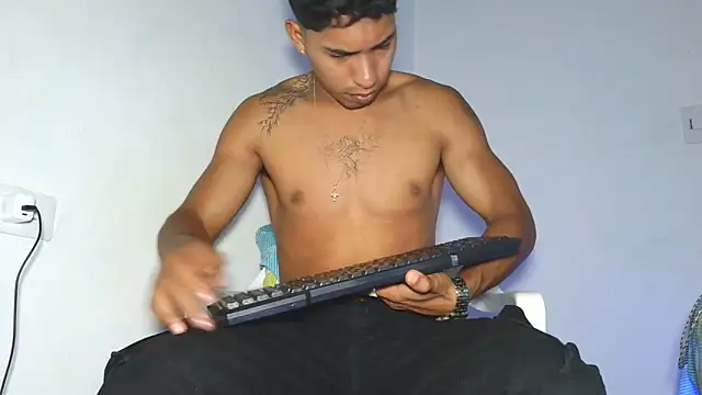 maximo vega newv online show from April 2026 09:01:01 PM