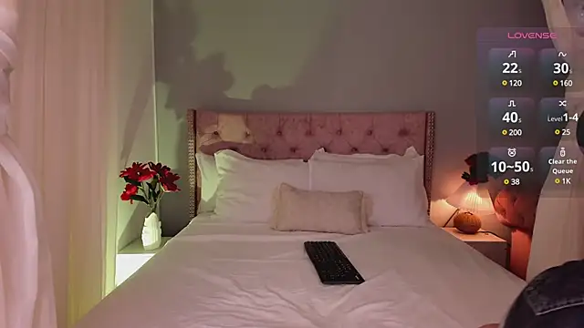 Lia Sweett  online show from February 2025 02:57:01 PM